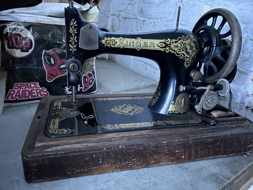 Singer sewing machine - singer,