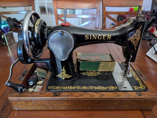 Singer sewing machine - machine,